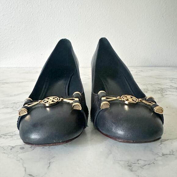 Tory Burch Navy Leather Gold Logo Hardware Low Block Heel women’s Size 7 - Picture 2 of 12